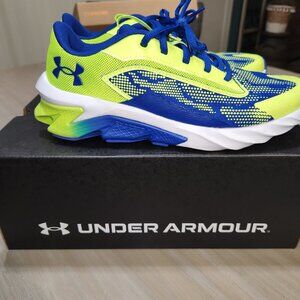 Under Armour youth Size 7 Charhed Scramjet
